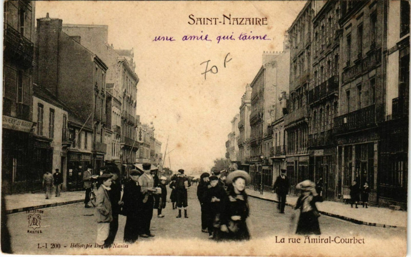 Carte postale ancienne Saint-Nazaire Rue Amiral-Courbet à Saint-Nazaire