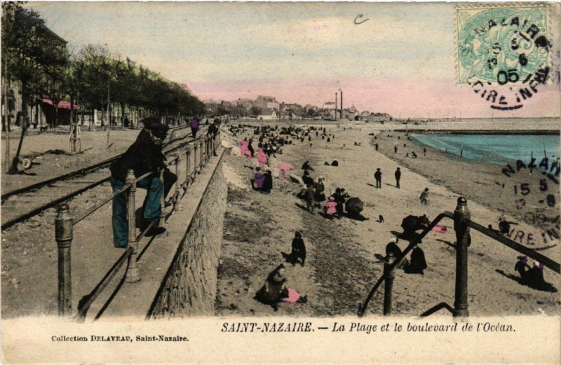 Carte postale ancienne Saint-Nazaire - La Plage et le boulevard de l'Ocean à Saint-Nazaire