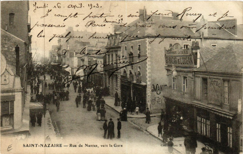 Carte postale ancienne Saint-Nazaire - Rue de Nantes, vers la Gare à Saint-Nazaire