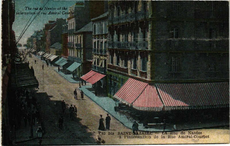 Carte postale ancienne Saint-Nazaire - La Rue de Nantes a l'intersection de la Rue Amiral- à Saint-Nazaire