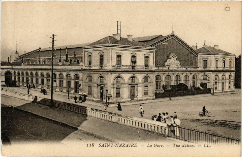 Carte postale ancienne Saint-Nazaire - La Gare - The station à Saint-Nazaire