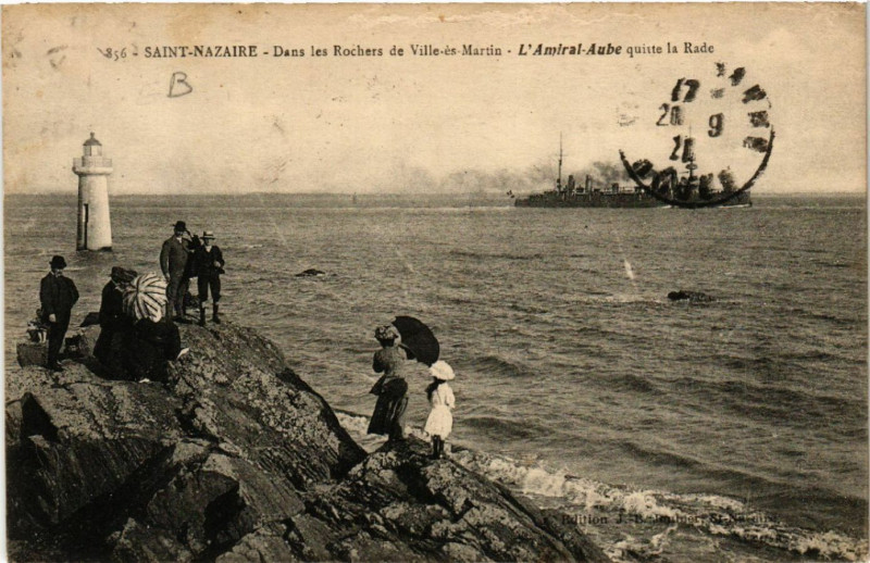 Carte postale ancienne Saint-Nazaire - Dans les Rochers de Ville-es-Martin - L'Amiral-Aube à Saint-Nazaire