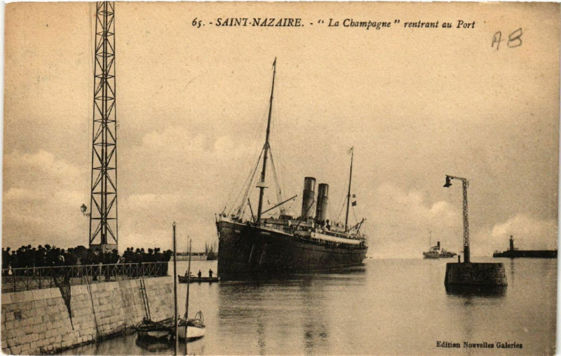 Carte postale ancienne Saint-Nazaire - La Champagne rentant du Port à Saint-Nazaire