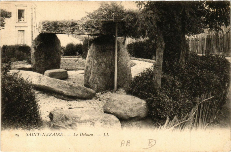 Carte postale ancienne Saint-Nazaire - Le Dolmen à Saint-Nazaire
