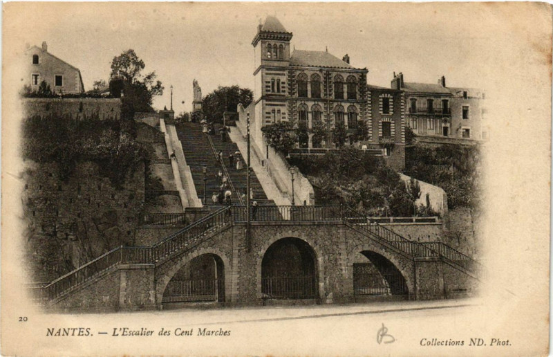 Carte postale ancienne Nantes - L'Escalier des Cent Marches à Nantes