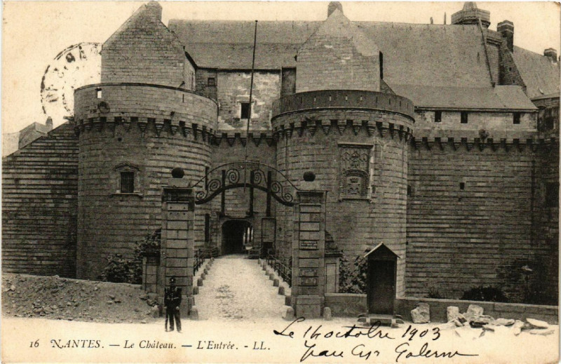 Carte postale ancienne Nantes - Le Chateau - L'Entree à Nantes