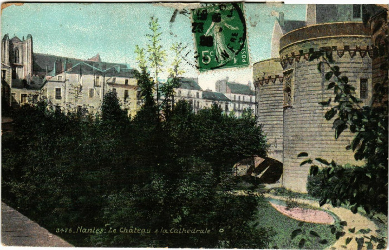 Carte postale ancienne Nantes - Le Chateau & la Cathedrale à Nantes