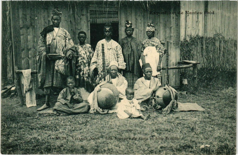 Carte postale ancienne Village Nom - Les Joueursale de Cora el leur famille à Nantes
