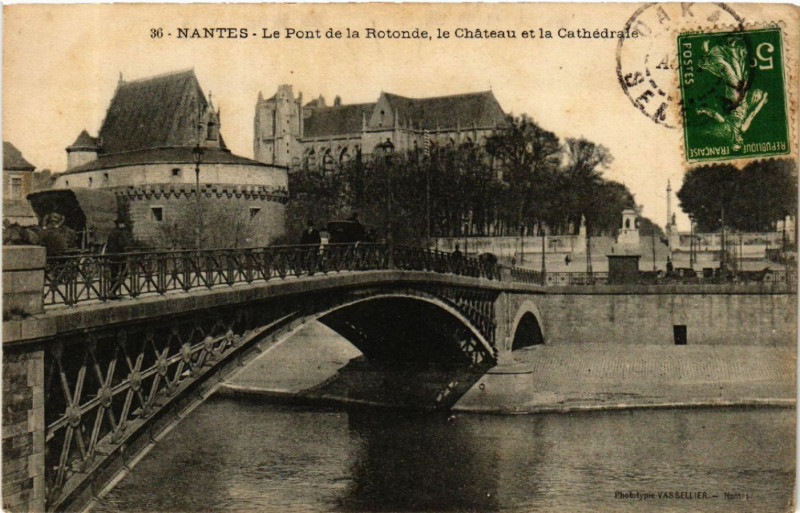 Carte postale ancienne Nantes - Le Pont de la Rotonde, le Chateau et la Cathedrale à Nantes
