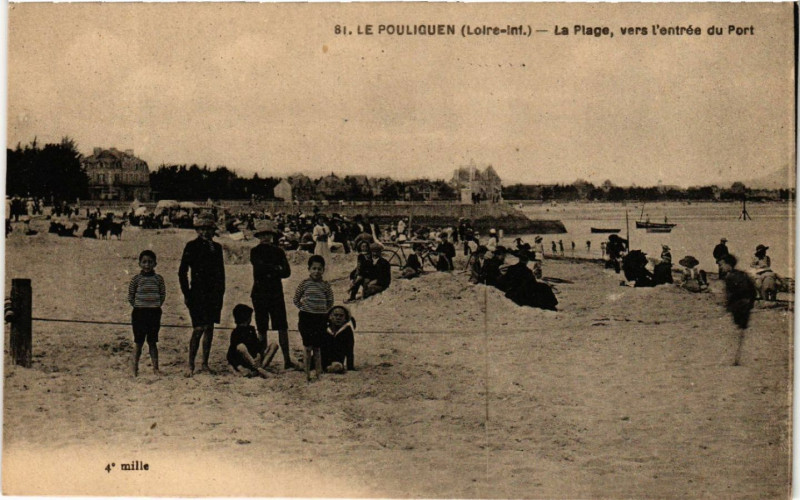 Carte postale ancienne Le Pouliguen (Loire-inf.) - La Plage, vers l'entree du Port au Pouliguen