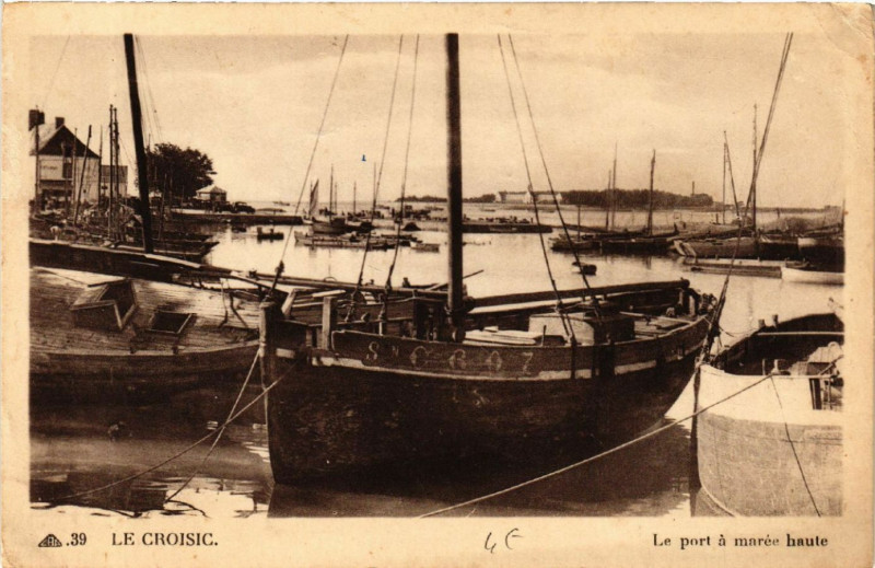 Carte postale ancienne Le Croisic - Le port a maree haute au Croisic