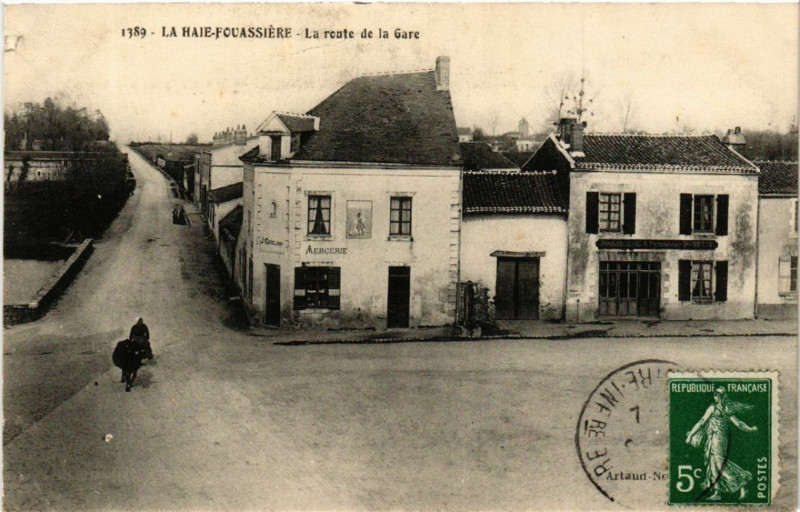 Carte postale ancienne La Haie-Fouassiere - La route de la Gare à La Haie-Fouassière