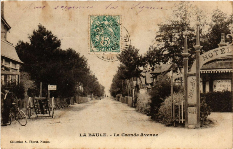 Carte postale ancienne La Baule - La Grande Avenue