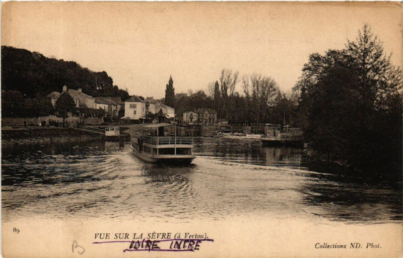 Carte postale ancienne Vue sur la Sevre ( a Vertou) à Vue