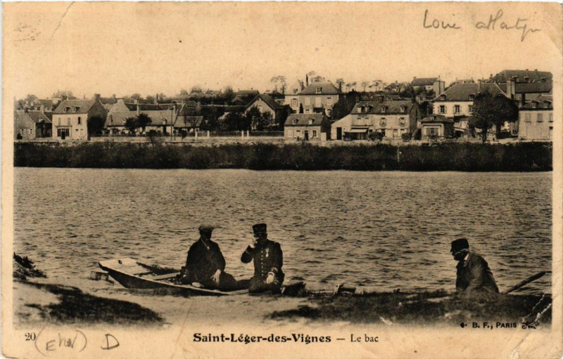 Carte postale ancienne Saint-Leger-des-Vignes - Le bac