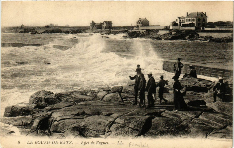 Carte postale ancienne Le Bourg-de-Batz - Effet de Vagues