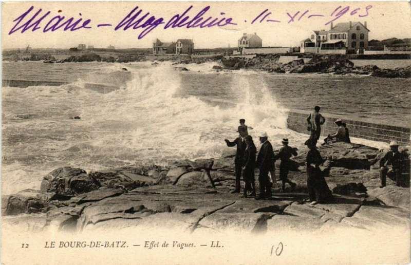 Carte postale ancienne Le Bourg-de-Batz - Effet de Vagues
