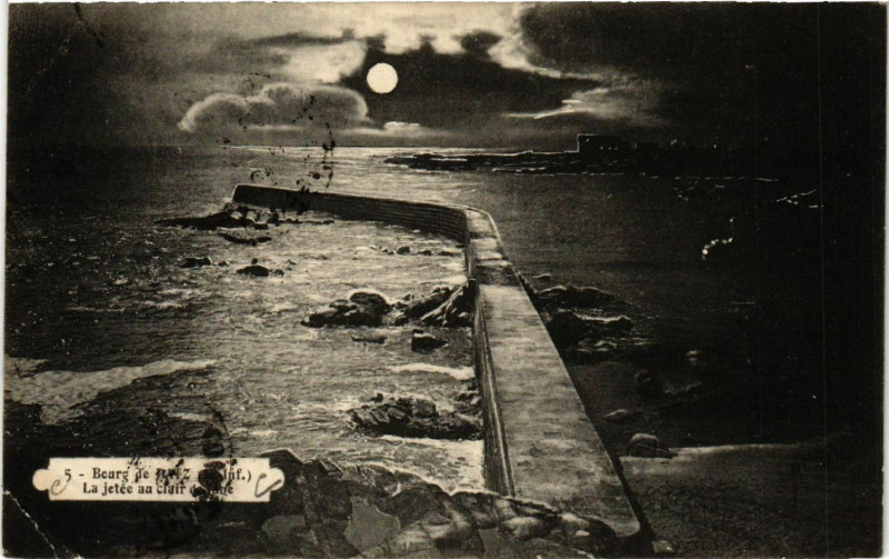 Carte postale ancienne Le Bourg-de-Batz (L.-Inf.) - La jetee au clair de lune