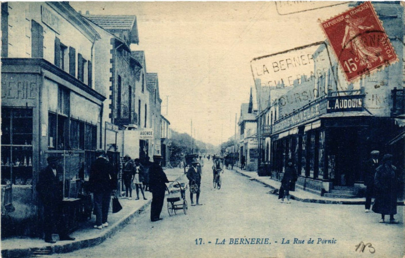 Carte postale ancienne La Bernerie - La Rue de Pornic à Pornic