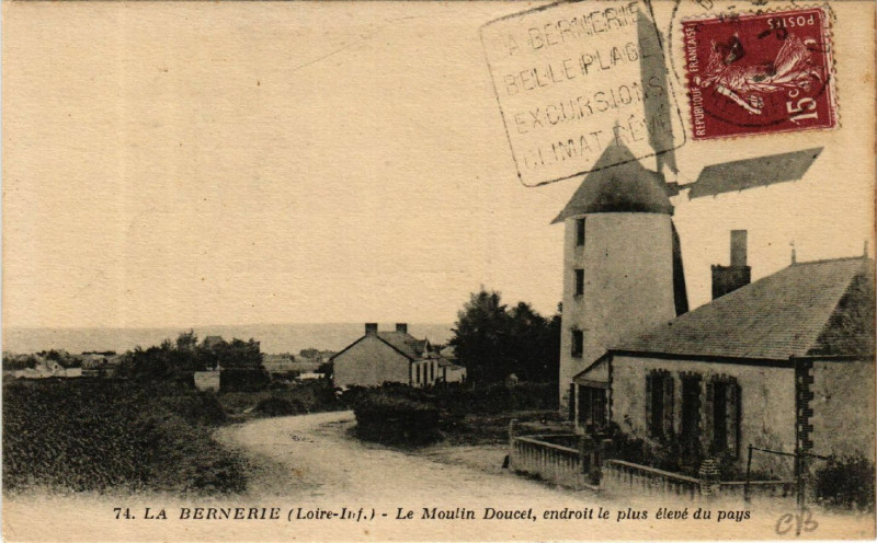 Carte postale ancienne La Bernerie (Loire-Inf.) - Le Moulin Doucet,endroit le plus eleve