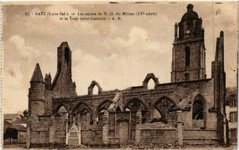 Carte postale ancienne Batz (Loire-Inf.) - Les ruines de N.-D. du Murier (Xv s.)-et la ...