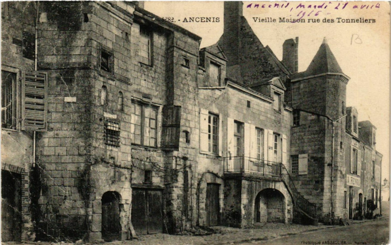 Carte postale ancienne Ancenis - Vieille Maison rue des Tonneliers