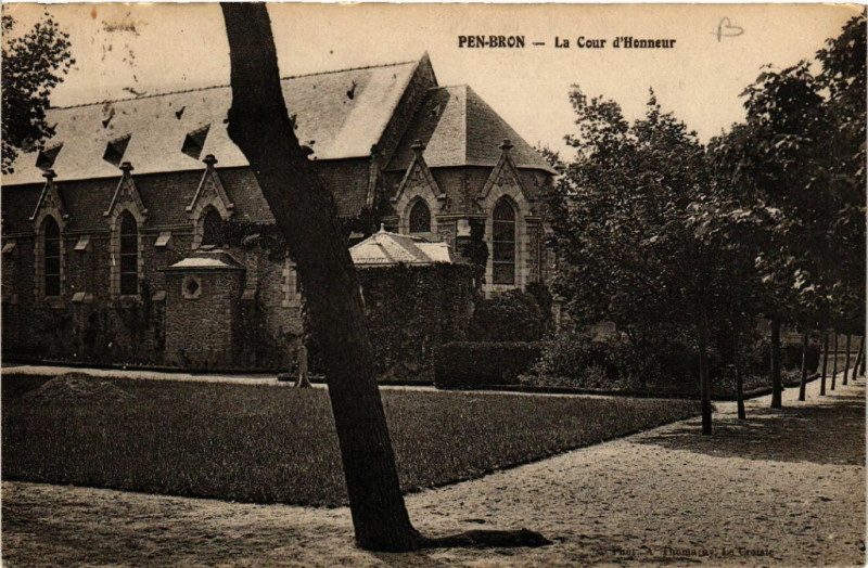 Carte postale ancienne Pen-Bron - La Cour d'Honneur