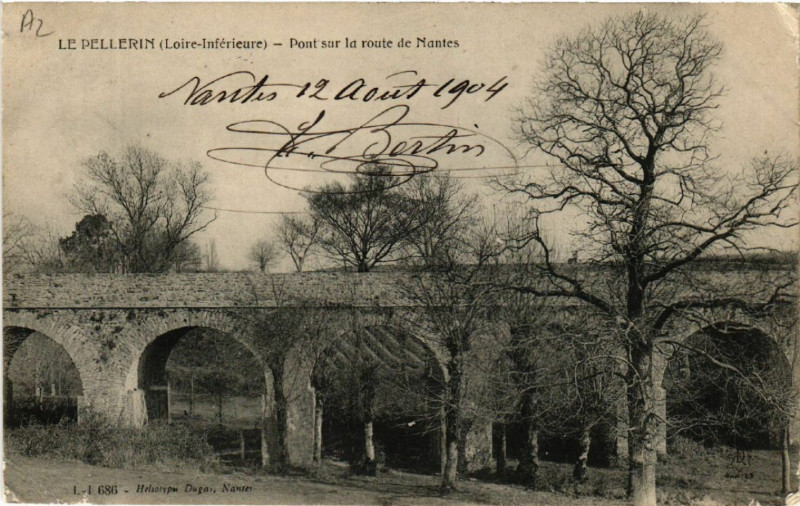Carte postale ancienne Le Pellerin (Loire-Inferieure)-Pont sur la route de Nantes à Nantes