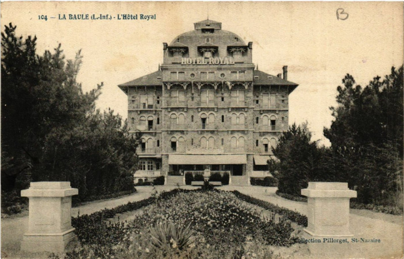 Carte postale ancienne La Baule(L.-Inf.) - L'Hotel Royal