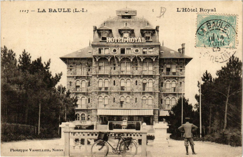 Carte postale ancienne La Baule(L.-I.) - L'Hotel Royal