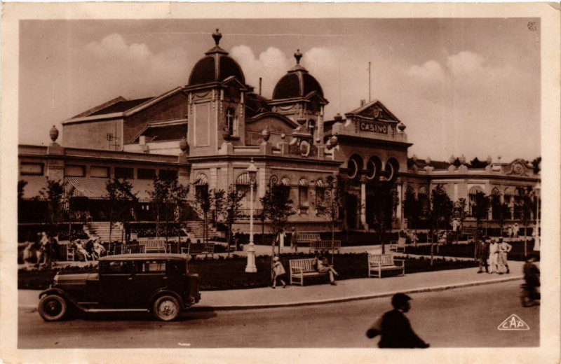 Carte postale ancienne La Baule - Le Casino