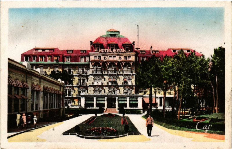 Carte postale ancienne La Baule - Hotel Royal