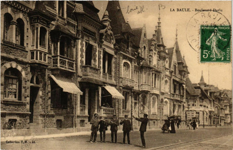 Carte postale ancienne La Baule - Boulevard Darlo