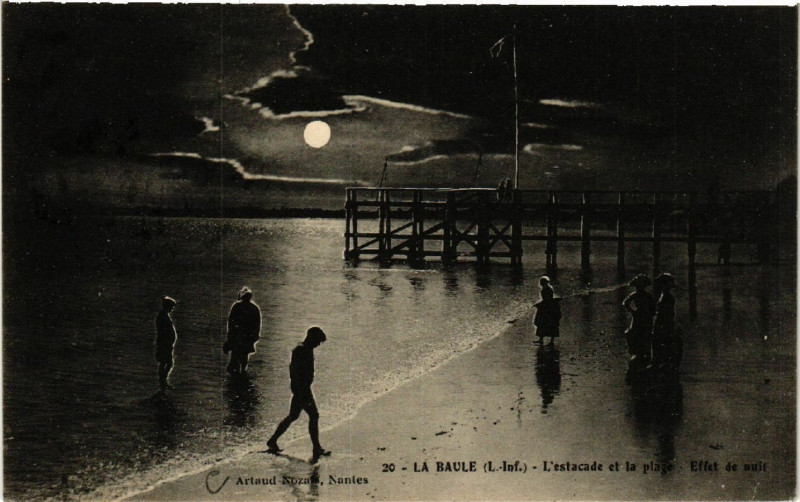 Carte postale ancienne La Baule (L.-Inf.) - L'estacade et la plage- Effet de nuit