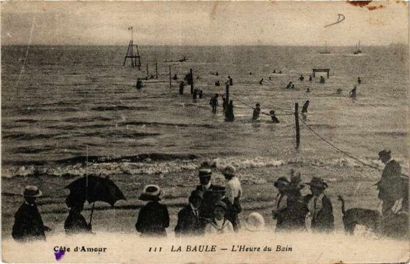 Carte postale ancienne Cote d'Amour - La Baule - L'Heure du Bain