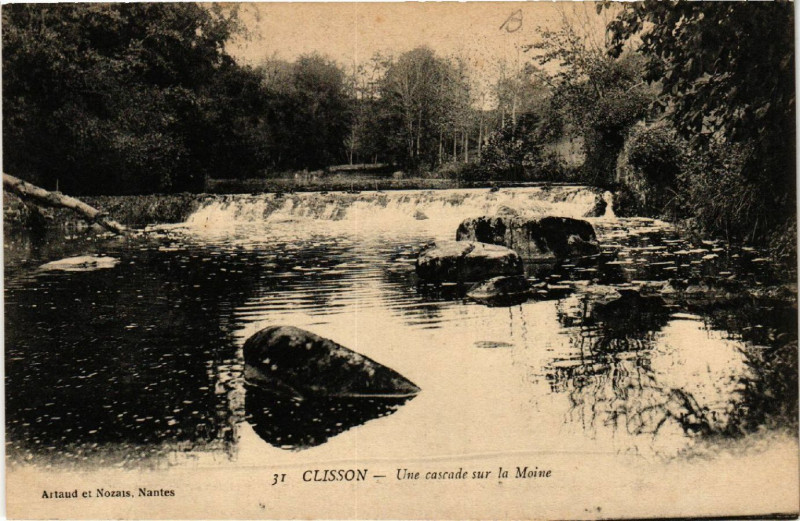 Carte postale ancienne Clisson - Une cascade sur la Moine à Clisson