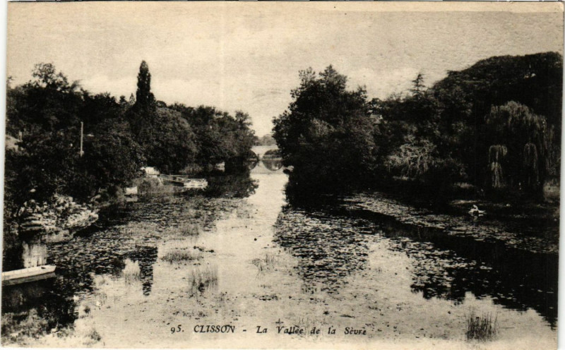 Carte postale ancienne Clisson - La Vallee de la Sevre à Clisson