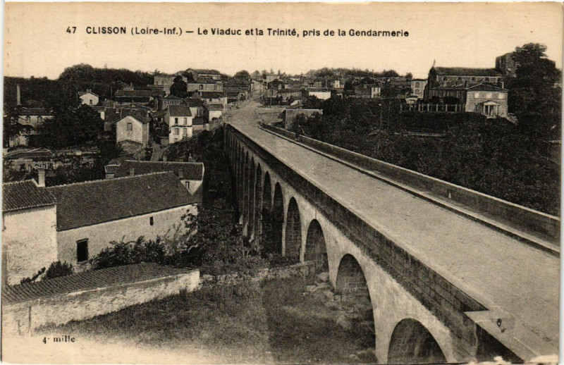 Carte postale ancienne Clisson (Loire-Inf.)-Le Viaduc et la Trinite, pris de la Gendarmeri à Clisson