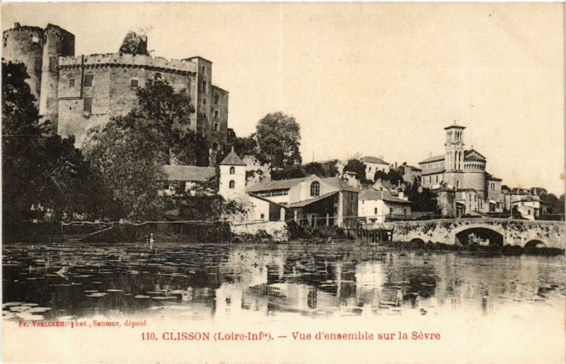 Carte postale ancienne Clisson (Loire-Inf.) - Vue d'ensemble sur la Sevre à Clisson