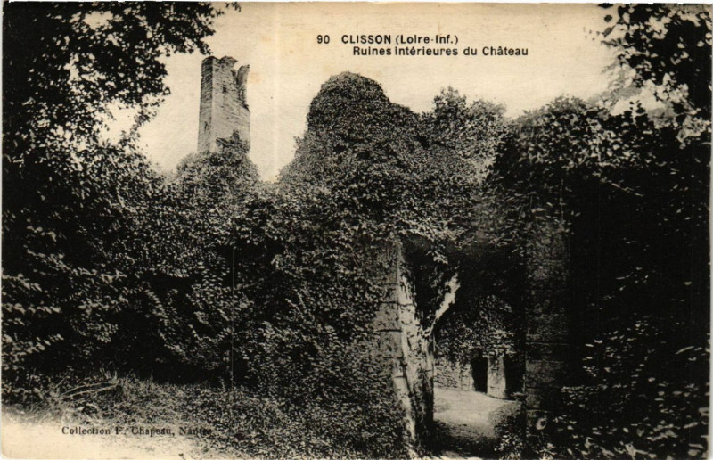 Carte postale ancienne Clisson (Loire-inf.) - Ruines interieures du Chateau à Clisson