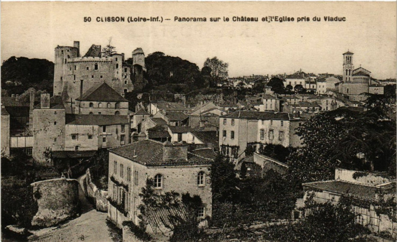 Carte postale ancienne Clisson (Loire-inf.) - Panorama sur le Chateau et l'eglise pris du à Clisson