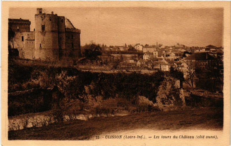 Carte postale ancienne Clisson (Loire-Inf.) - Les Tours du Chateau (cote ouest) à Clisson