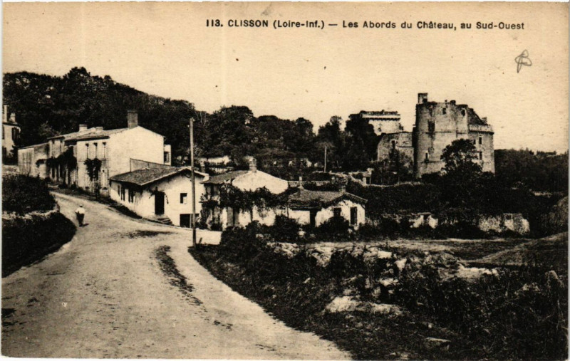 Carte postale ancienne Clisson (Loire-inf.) - Les Abords du Chateau, au Sud-Ouest à Clisson