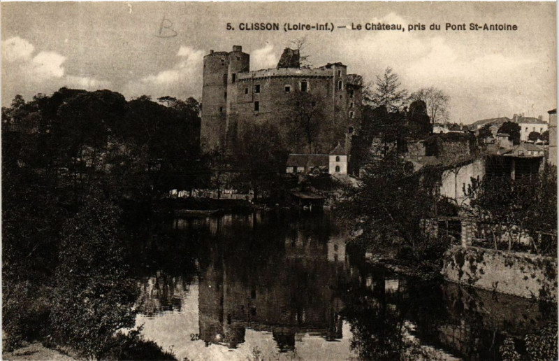 Carte postale ancienne Clisson (Loire-inf.) - Le Chateau, pris du Pont Saint-Antoine à Clisson