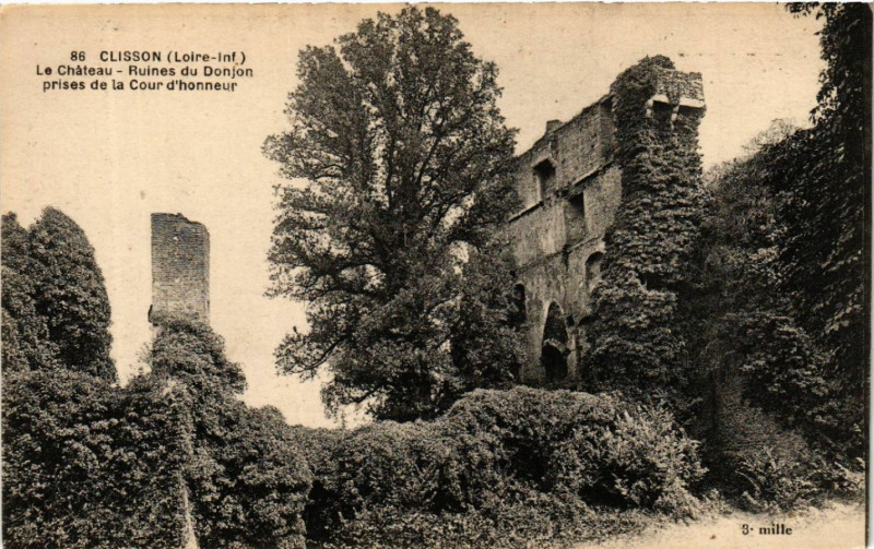 Carte postale ancienne Clisson (Loire-Inf.) - Le Chateau -Ruines du Donjon prises de la à Clisson