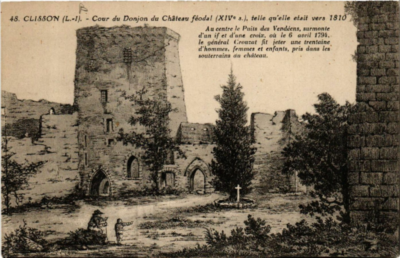 Carte postale ancienne Clisson (L.-I.) - Cour de Donjon du Chateau feodal (Xiv s.) telle à Clisson