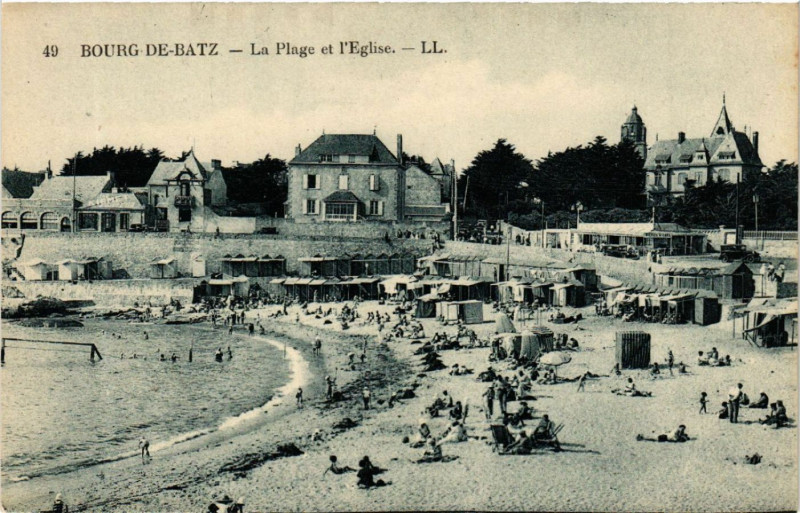 Carte postale ancienne Bourg-de-Batz - La Plage et l'Eglise