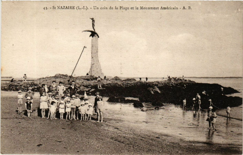 Carte postale ancienne Saint-Nazaire (L.-I.) - Un coin de la Plage et le Monument Americain à Saint-Nazaire