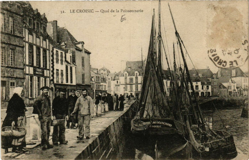 Carte postale ancienne Le Croisic - Quai e la Poissonnerie au Croisic