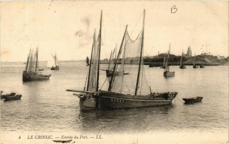 Carte postale ancienne Le Croisic - Entree du Port au Croisic